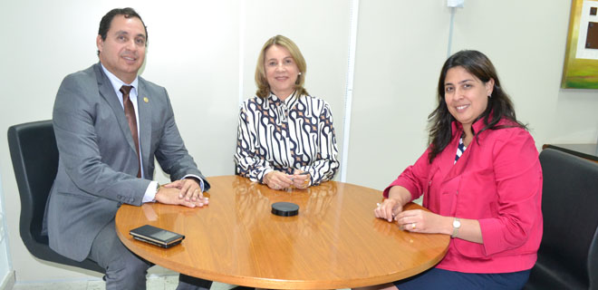PGE/SE recebe visita de cortesia da SEJUC
