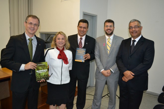 Procuradores lançam livros na PGE