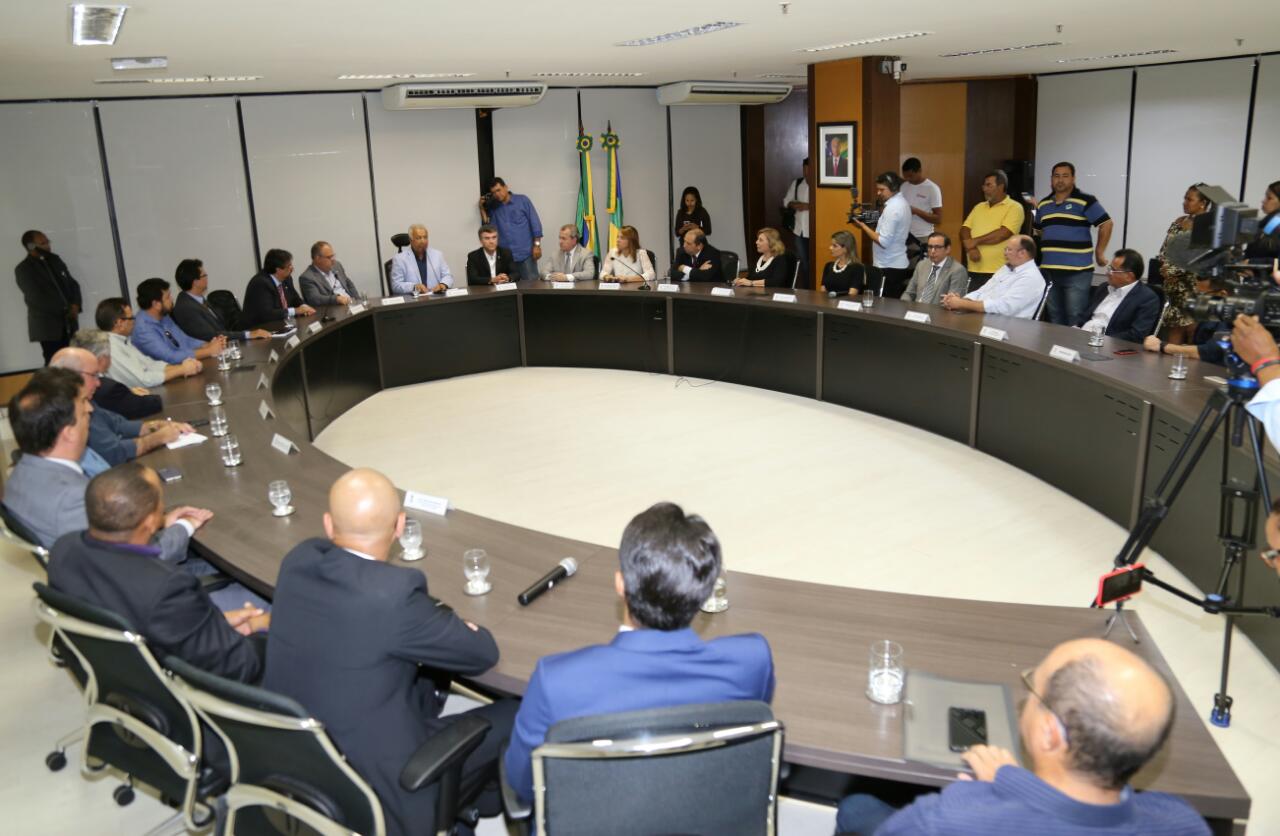PGE/SE  participa de assinatura de ordem de serviço para construção de unidade prisional em Sergipe